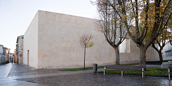 Oficinas en Zamora. Alberto Campo Baeza, 2012. Fotografía de Javier Callejas.